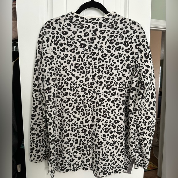 Women’s sweater - Picture 1 of 3